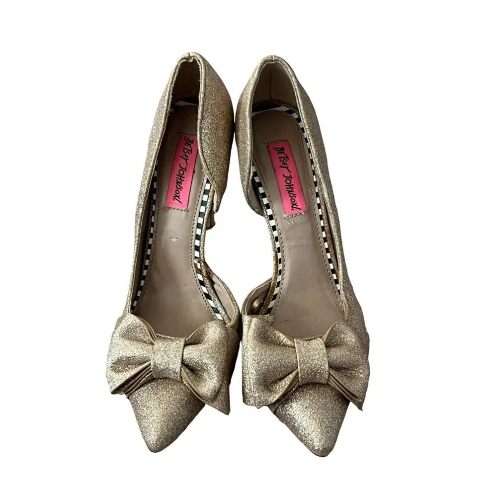 Betsey Johnson Stiletto High Heel Shoes Size 7 Gold Iris Pointed Toe Bow - Picture 3 of 10
